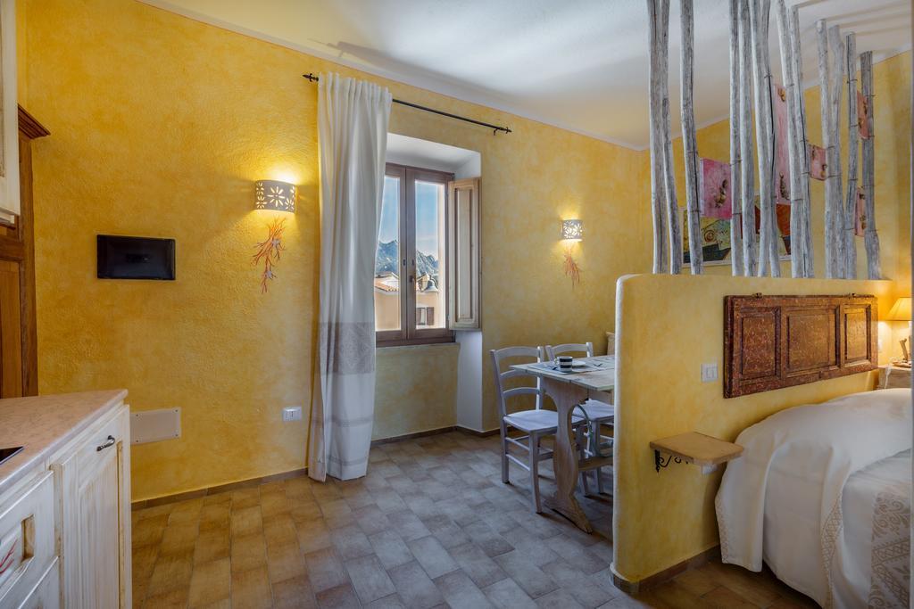 Apartamento Palazzo Beddoro San Pantaleo Exterior foto