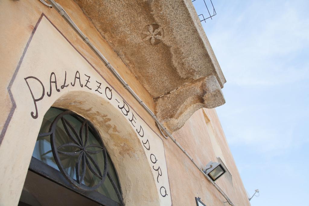 Apartamento Palazzo Beddoro San Pantaleo Exterior foto